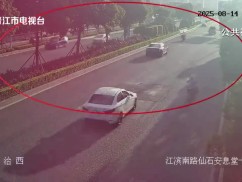 群众被蛇咬伤求助 交警护送就医